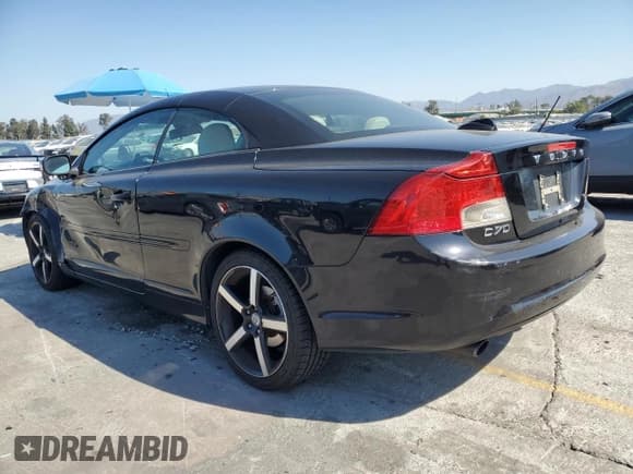 ✅ 2012 Volvo C70 T5 • VIN: YV1672MCXCJ130382 • Lot: 70964305. Wystawiony na Copart z przebiegiem 79 047 mil. Bezpłatny archiwum sprzedaży aukcyjnych z USA i szczegółowy raport historii pojazdu na DreamBid. Zdjęcie 2.
