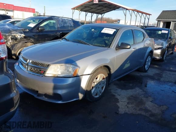 ✅ 2014 Dodge Avenger SE • VIN: 1C3CDZAB2EN226223 • Lot: 41416252. Wystawiony na IAAI z przebiegiem 85 175 mil. Bezpłatny archiwum sprzedaży aukcyjnych z USA i szczegółowy raport historii pojazdu na DreamBid. Zdjęcie 17.