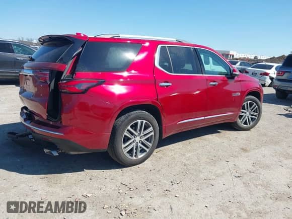 2022 Chevrolet Traverse High Country z VIN 1GNERNKW5NJ151841, wystawiony jako IAAI lot #41829843 z przebiegiem 24 758 mil mil oraz . Historia ofert i sprzedaży dostępna na DreamBid. Obrazek 4.