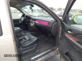 2007 Chevrolet Suburban LT z VIN 1GNFK16327J191444, wystawiony jako IAAI lot #43463402 z przebiegiem 285 289 mil mil oraz . Historia ofert i sprzedaży dostępna na DreamBid. Obrazek 5.