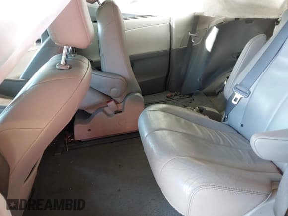 ✅ 2012 Toyota Sienna XLE • VIN: 5TDYK3DC0CS266400 • Lot: 43449300. Wystawiony na IAAI z przebiegiem 239 219 mil. Bezpłatny archiwum sprzedaży aukcyjnych z USA i szczegółowy raport historii pojazdu na DreamBid. Zdjęcie 8.