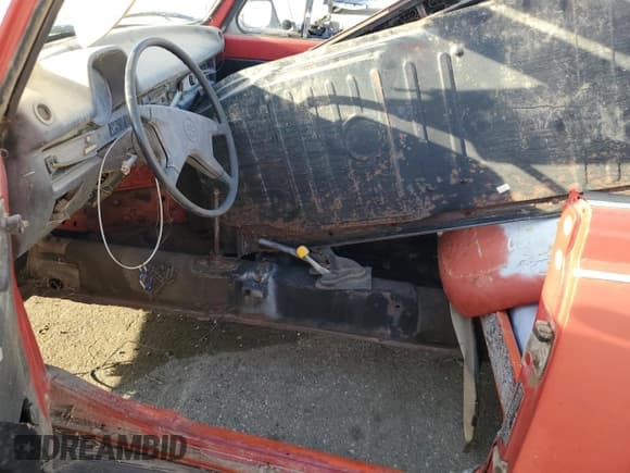 ✅ 1973 Volkswagen Beetle • VIN: 1532994213 • Lot: 72988214. Wystawiony na Copart z przebiegiem 2 600 mil. Bezpłatny archiwum sprzedaży aukcyjnych z USA i szczegółowy raport historii pojazdu na DreamBid. Zdjęcie 7.