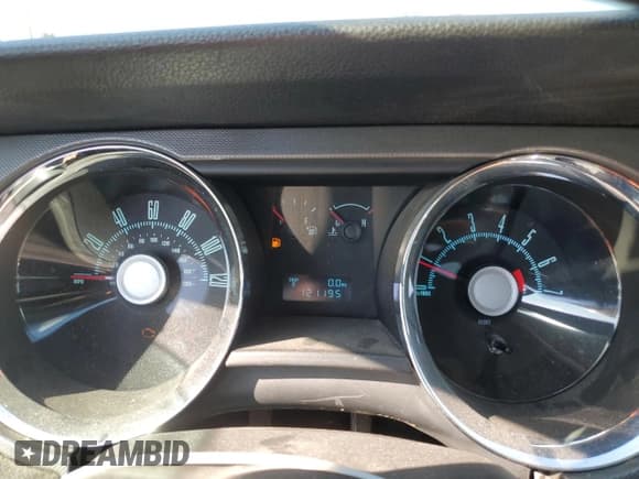 ✅ 2010 Ford Mustang V6 • VIN: 1ZVBP8AN2A5112474 • Lot: 70000555. Listed on Copart with 121,195 mi. Free auction sales archive from the USA and detailed vehicle history report at DreamBid. Image 9.