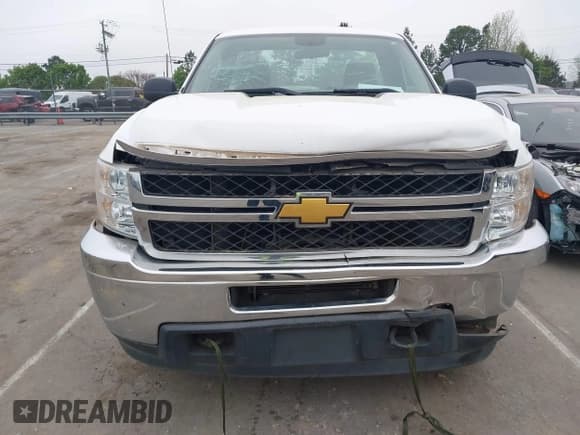 ✅ 2012 Chevrolet Silverado 2500HD Work Truck • VIN: 1GB0CVCG8CF145676 • Lot: 41835188. Wystawiony na IAAI z przebiegiem 88 412 mil. Bezpłatny archiwum sprzedaży aukcyjnych z USA i szczegółowy raport historii pojazdu na DreamBid. Zdjęcie 6.