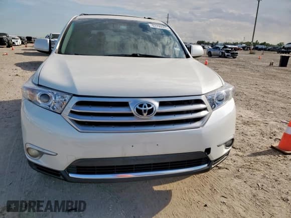 ✅ 2013 Toyota Highlander SE • VIN: 5TDZK3EH5DS135351 • Лот: 82290965. Опубликован ранее на Copart с пробегом 310 206 миль. Бесплатный доступ к архиву аукционных продаж из США и подробный отчёт об истории автомобиля на DreamBid. Изображение 5.