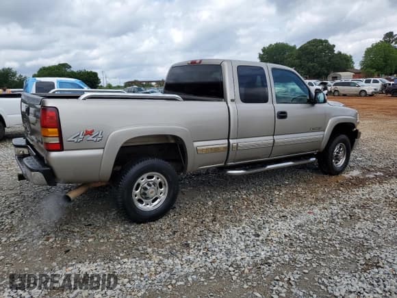 ✅ 2001 Chevrolet Silverado 2500HD LS • VIN: 1GCHK29U71E258941 • Лот: 56692395. Опубликован ранее на Copart с пробегом 189 133 миль. Бесплатный доступ к архиву аукционных продаж из США и подробный отчёт об истории автомобиля на DreamBid. Изображение 3.