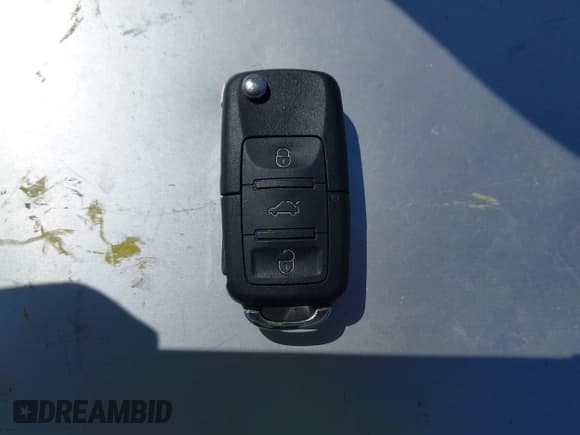 ✅ 2007 Volkswagen Beetle Triple White • VIN: 3VWFF31Y67M413348 • Lot: 42602329. Listed on IAAI with 206,022 mi. Free auction sales archive from the USA and detailed vehicle history report at DreamBid. Image 11.