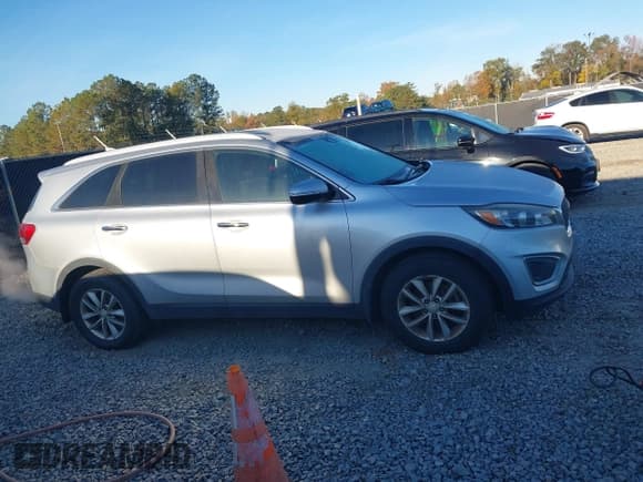 ✅ 2017 Kia Sorento LX • VIN: 5XYPG4A53HG234585 • Лот: 43484901. Опубликован ранее на IAAI с пробегом 145 481 миль. Бесплатный доступ к архиву аукционных продаж из США и подробный отчёт об истории автомобиля на DreamBid. Изображение 13.