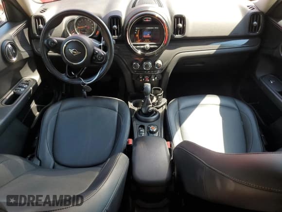 ✅ 2019 MINI Countryman Cooper • VIN: WMZYV5C53K3F57935 • Lot: 71688475. Wystawiony na Copart z przebiegiem 46 449 mil. Bezpłatny archiwum sprzedaży aukcyjnych z USA i szczegółowy raport historii pojazdu na DreamBid. Zdjęcie 8.