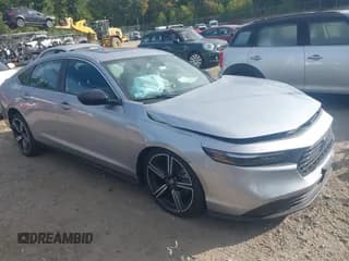 ✅ 2024 Honda Accord Sport • VIN: 1HGCY2F5XRA046092 • Lot: 43239319. Wystawiony na IAAI z przebiegiem 13 806 mil. Bezpłatny archiwum sprzedaży aukcyjnych z USA i szczegółowy raport historii pojazdu na DreamBid. Zdjęcie 1.