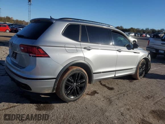 ✅ 2022 Volkswagen Tiguan SE R-Line Black • VIN: 3VVCB7AX1NM035874 • Lot: 81419224. Wystawiony na Copart z przebiegiem Nie podano. Bezpłatny archiwum sprzedaży aukcyjnych z USA i szczegółowy raport historii pojazdu na DreamBid. Zdjęcie 3.