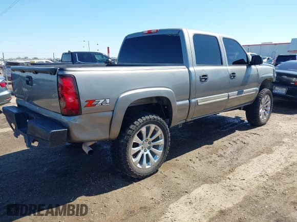 ✅ 2006 Chevrolet Silverado 1500 LT1 • VIN: 2GCEK13TX61184260 • Лот: 41651907. Опубликован ранее на IAAI с пробегом 192 143 миль. Бесплатный доступ к архиву аукционных продаж из США и подробный отчёт об истории автомобиля на DreamBid. Изображение 4.