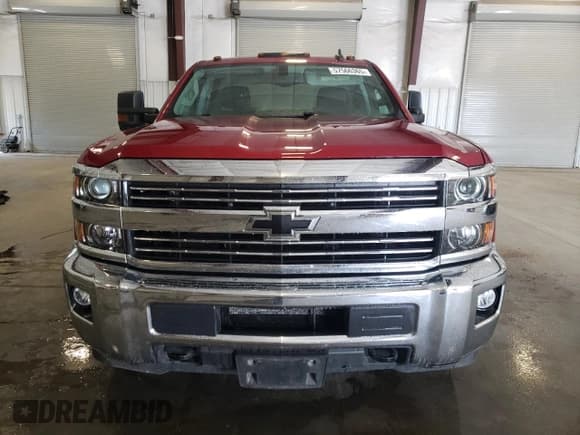 ✅ 2018 Chevrolet Silverado 2500HD LT • VIN: 1GC1KVEG0JF261600 • Lot: 57566365. Wystawiony na Copart z przebiegiem 93 433 mil. Bezpłatny archiwum sprzedaży aukcyjnych z USA i szczegółowy raport historii pojazdu na DreamBid. Zdjęcie 5.