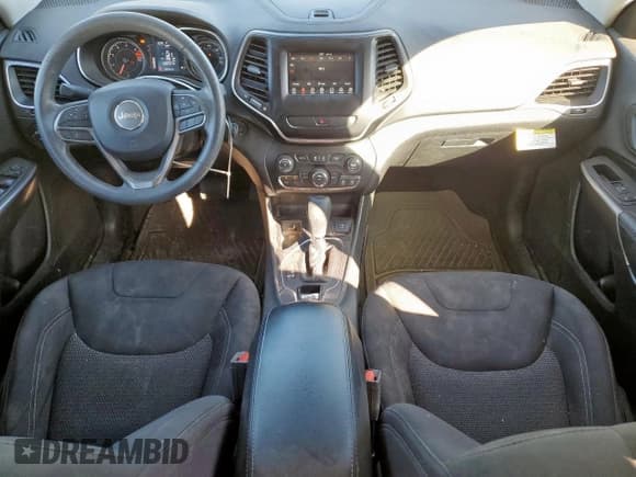 ✅ 2019 Jeep Cherokee Latitude • VIN: 1C4PJLCB2KD348260 • Lot: 90700975. Wystawiony na Copart z przebiegiem 118 193 mil. Bezpłatny archiwum sprzedaży aukcyjnych z USA i szczegółowy raport historii pojazdu na DreamBid. Zdjęcie 8.