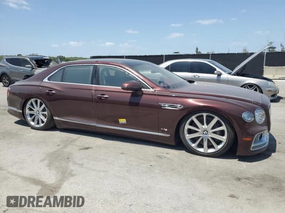 ✅ 2021 Bentley Flying Spur W12 • VIN: SCBBB6ZG9MC084879 • Lot: 54848205. Wystawiony na Copart z przebiegiem Nie podano. Bezpłatny archiwum sprzedaży aukcyjnych z USA i szczegółowy raport historii pojazdu na DreamBid. Zdjęcie 4.