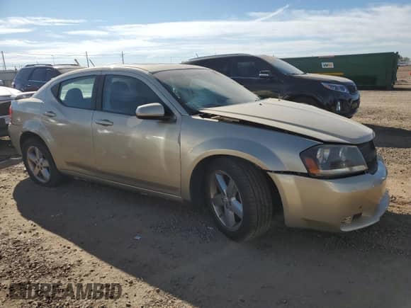 2010 Dodge Avenger R/T z VIN 1B3CC5FV6AN161284, wystawiony jako Copart lot #81845325 z przebiegiem 109 366 mil mil oraz Szkoda całkowita • Salvage title. Historia ofert i sprzedaży dostępna na DreamBid. Obrazek 4.
