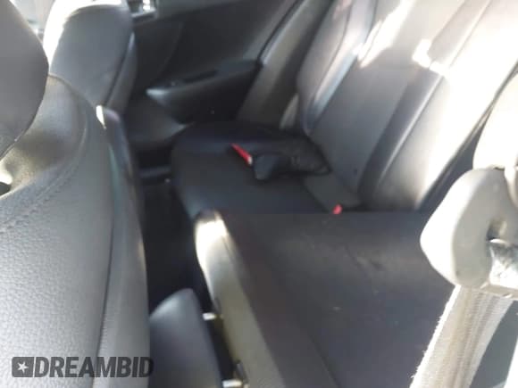 ✅ 2014 Hyundai Veloster • VIN: KMHTC6AD1EU192968 • Lot: 43274006. Wystawiony na IAAI z przebiegiem Nie podano. Bezpłatny archiwum sprzedaży aukcyjnych z USA i szczegółowy raport historii pojazdu na DreamBid. Zdjęcie 8.