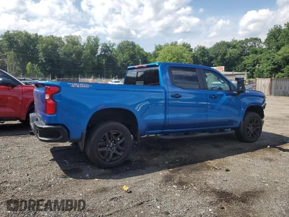 ✅ 2022 Chevrolet Silverado 1500 LT Trail Boss • VIN: 3GCUDFETXNG581439 • Lot: 61172525. Wystawiony na Copart z przebiegiem 56 687 mil. Bezpłatny archiwum sprzedaży aukcyjnych z USA i szczegółowy raport historii pojazdu na DreamBid. Zdjęcie 3.