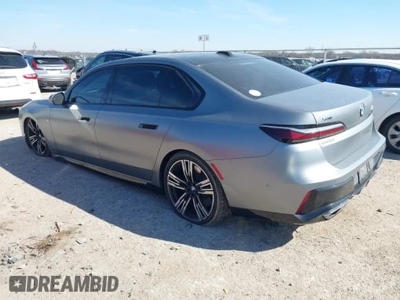 ✅ 2023 BMW 7 Series 760i xDrive • VIN: WBA33EJ07PCM90605 • Лот: 41577454. Опубликован ранее на IAAI с пробегом 30 241 миль. Бесплатный доступ к архиву аукционных продаж из США и подробный отчёт об истории автомобиля на DreamBid. Изображение 3.