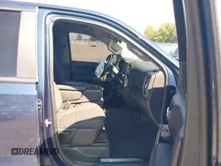 ✅ 2019 Chevrolet Silverado 1500 LT • VIN: 3GCUYDED2KG197636 • Lot: 43175597. Wystawiony na IAAI z przebiegiem 102 868 mil. Bezpłatny archiwum sprzedaży aukcyjnych z USA i szczegółowy raport historii pojazdu na DreamBid. Zdjęcie 5.