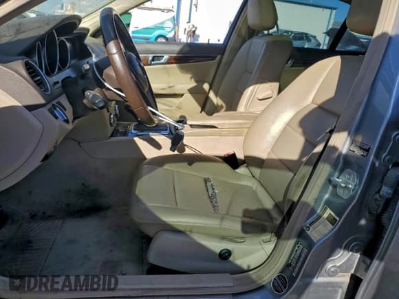 ✅ 2012 Mercedes-Benz C 300 Sport • VIN: WDDGF8BB0CR235711 • Лот: 93627035. Опубликован ранее на Copart с пробегом 160 628 миль. Бесплатный доступ к архиву аукционных продаж из США и подробный отчёт об истории автомобиля на DreamBid. Изображение 7.