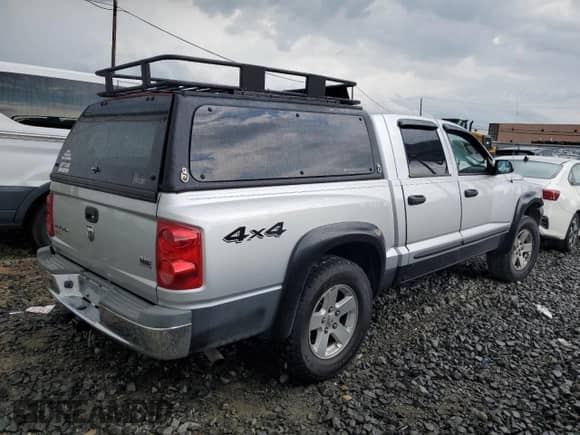 2006 Dodge Dakota SLT z VIN 1D7HW48N36S522858, wystawiony jako Copart lot #66431064 z przebiegiem 197 028 mil mil oraz Szkoda całkowita • Salvage title. Historia ofert i sprzedaży dostępna na DreamBid. Obrazek 3.