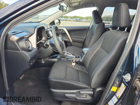 ✅ 2018 Toyota RAV4 LE • VIN: JTMBFREV5JJ218463 • Lot: 84617515. Listed on Copart with 62,186 mi. Free auction sales archive from the USA and detailed vehicle history report at DreamBid. Image 7.