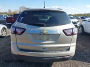 ✅ 2015 Chevrolet Traverse LT • VIN: 1GNKRGKD5FJ292200 • Lot: 43601906. Wystawiony na IAAI z przebiegiem 165 844 mil. Bezpłatny archiwum sprzedaży aukcyjnych z USA i szczegółowy raport historii pojazdu na DreamBid. Zdjęcie 16.