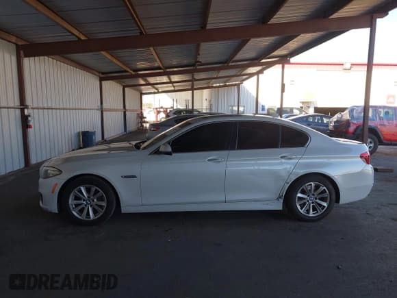 ✅ 2016 BMW 5 Series 528i • VIN: WBA5A5C54GG349300 • Lot: 43385414. Listed on IAAI with 104,647 mi. Free auction sales archive from the USA and detailed vehicle history report at DreamBid. Image 14.
