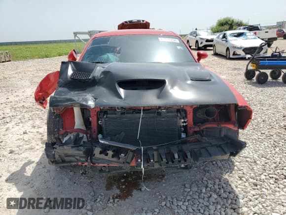 ✅ 2015 Dodge Challenger SRT 392 • VIN: 2C3CDZDJ6FH709761 • Lot: 64776334. Wystawiony na Copart z przebiegiem 82 639 mil. Bezpłatny archiwum sprzedaży aukcyjnych z USA i szczegółowy raport historii pojazdu na DreamBid. Zdjęcie 5.