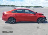 ✅ 2024 Kia Forte GT-Line • VIN: 3KPF54AD4RE690585 • Lot: 43328412. Wystawiony na IAAI z przebiegiem 37 281 mil. Bezpłatny archiwum sprzedaży aukcyjnych z USA i szczegółowy raport historii pojazdu na DreamBid. Zdjęcie 13.