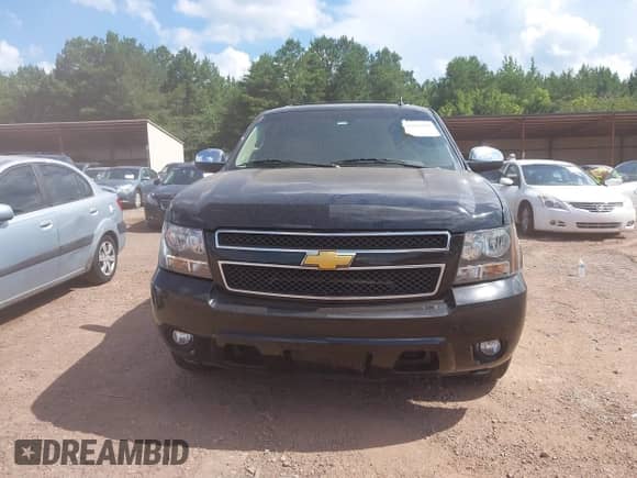 2014 Chevrolet Suburban LT z VIN 1GNSCJE05ER121390, wystawiony jako IAAI lot #42684312 z przebiegiem 283 608 mil mil oraz . Historia ofert i sprzedaży dostępna na DreamBid. Obrazek 6.