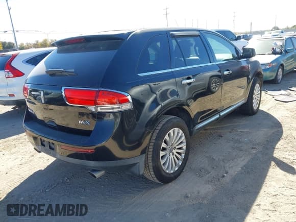 ✅ 2011 Lincoln MKX • VIN: 2LMDJ6JK3BBJ06574 • Lot: 43884728. Listed on IAAI with 199,039 mi. Free auction sales archive from the USA and detailed vehicle history report at DreamBid. Image 4.