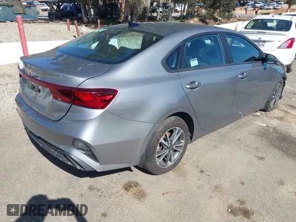 ✅ 2023 Kia Forte LXS • VIN: 3KPF24AD7PE672054 • Lot: 41841524. Wystawiony na IAAI z przebiegiem 50 022 mil. Bezpłatny archiwum sprzedaży aukcyjnych z USA i szczegółowy raport historii pojazdu na DreamBid. Zdjęcie 4.