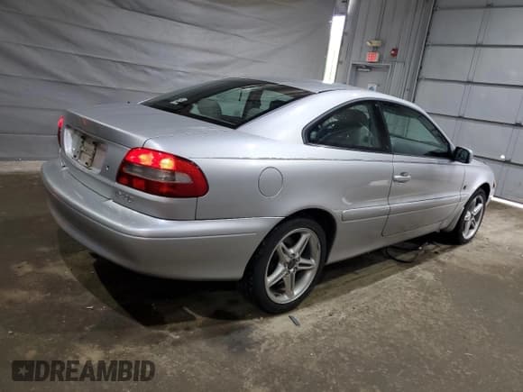 ✅ 2001 Volvo C70 SE • VIN: YV1NK53D01J024123 • Lot: 63195305. Wystawiony na Copart z przebiegiem 74 391 mil. Bezpłatny archiwum sprzedaży aukcyjnych z USA i szczegółowy raport historii pojazdu na DreamBid. Zdjęcie 3.