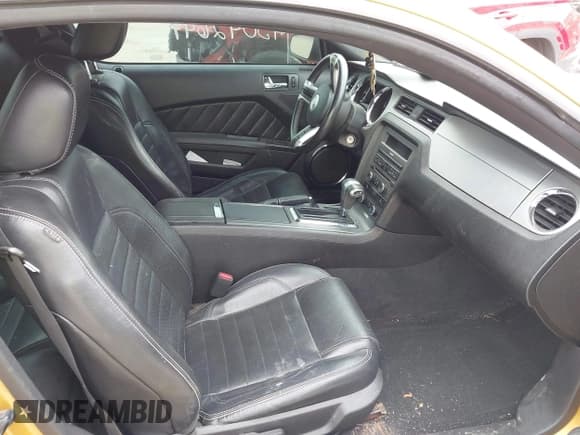 ✅ 2010 Ford Mustang V6 • VIN: 1ZVBP8AN4A5155570 • Lot: 43042641. Listed on IAAI with 142,797 mi. Free auction sales archive from the USA and detailed vehicle history report at DreamBid. Image 5.