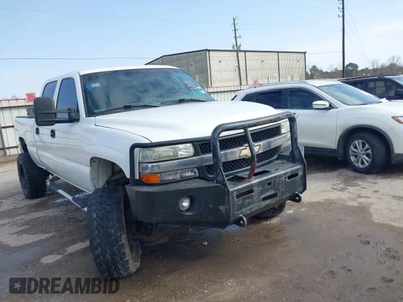 ✅ 2001 Chevrolet Silverado 2500HD LS • VIN: 1GCHK23U51F199522 • Lot: 41552550. Wystawiony na IAAI z przebiegiem 291 272 mil. Bezpłatny archiwum sprzedaży aukcyjnych z USA i szczegółowy raport historii pojazdu na DreamBid. Zdjęcie 1.