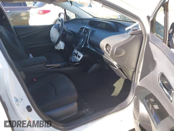 ✅ 2018 Toyota Prius Three Touring • VIN: JTDKARFU4J3546479 • Lot: 43773603. Wystawiony na IAAI z przebiegiem 49 146 mil. Bezpłatny archiwum sprzedaży aukcyjnych z USA i szczegółowy raport historii pojazdu na DreamBid. Zdjęcie 5.