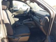 ✅ 2023 Chevrolet Colorado 2WD Work Truck • VIN: 1GCPSBEK4P1268746 • Lot: 41735322. Wystawiony na IAAI z przebiegiem 12 161 mil. Bezpłatny archiwum sprzedaży aukcyjnych z USA i szczegółowy raport historii pojazdu na DreamBid. Zdjęcie 5.