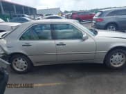 ✅ 1998 Mercedes-Benz C 230/260/280/320 • VIN: WDBHA23G1WA627408 • Lot: 42691561. Wystawiony na IAAI z przebiegiem 106 277 mil. Bezpłatny archiwum sprzedaży aukcyjnych z USA i szczegółowy raport historii pojazdu na DreamBid. Zdjęcie 13.