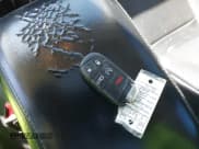 ✅ 2015 Chrysler 300 C • VIN: 2C3CCAEG5FH920831 • Lot: 43466702. Wystawiony na IAAI z przebiegiem 173 955 mil. Bezpłatny archiwum sprzedaży aukcyjnych z USA i szczegółowy raport historii pojazdu na DreamBid. Zdjęcie 11.