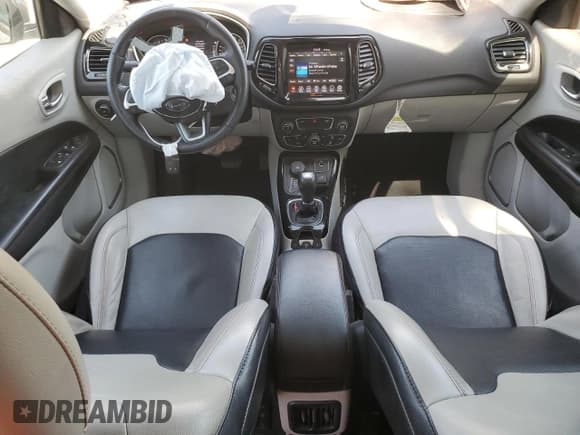 ✅ 2020 Jeep Compass Limited • VIN: 3C4NJDCBXLT155752 • Lot: 55040775. Wystawiony na Copart z przebiegiem 135 605 mil. Bezpłatny archiwum sprzedaży aukcyjnych z USA i szczegółowy raport historii pojazdu na DreamBid. Zdjęcie 8.