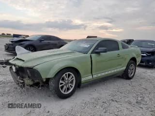 ✅ 2005 Ford Mustang Deluxe • VIN: 1ZVFT80N555119469 • Lot: 68351775. Wystawiony na Copart z przebiegiem 154 914 mil. Bezpłatny archiwum sprzedaży aukcyjnych z USA i szczegółowy raport historii pojazdu na DreamBid. Zdjęcie 1.