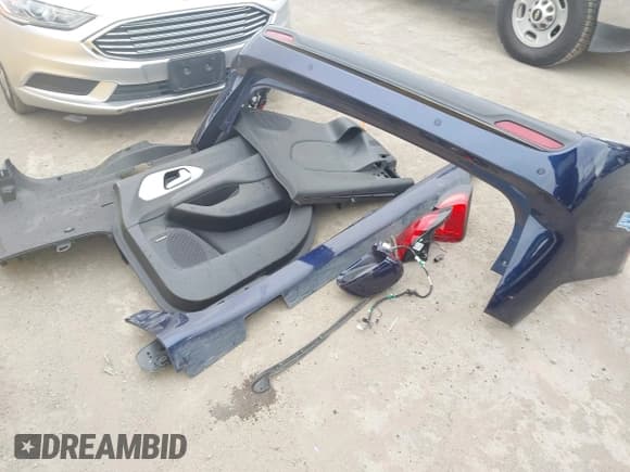 ✅ 2020 Chrysler Pacifica Hybrid Limited • VIN: 2C4RC1N79LR196329 • Lot: 43301143. Listed on IAAI with 55,879 mi. Free auction sales archive from the USA and detailed vehicle history report at DreamBid. Image 12.