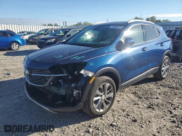 ✅ 2021 Buick Encore GX Essence • VIN: KL4MMGSL0MB120410 • Lot: 85068325. Wystawiony na Copart z przebiegiem 70 388 mil. Bezpłatny archiwum sprzedaży aukcyjnych z USA i szczegółowy raport historii pojazdu na DreamBid. Zdjęcie 1.