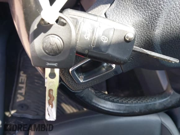 ✅ 2010 Volkswagen Jetta SE • VIN: 3VWRZ7AJ9AM042787 • Lot: 42466773. Listed on IAAI with 144,829 mi. Free auction sales archive from the USA and detailed vehicle history report at DreamBid. Image 11.