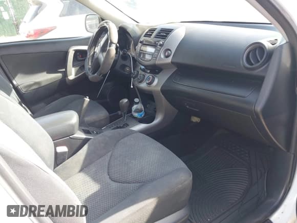 ✅ 2007 Toyota RAV4 Sport • VIN: JTMBK32V676013209 • Lot: 43617615. Wystawiony na IAAI z przebiegiem 190 522 mil. Bezpłatny archiwum sprzedaży aukcyjnych z USA i szczegółowy raport historii pojazdu na DreamBid. Zdjęcie 5.