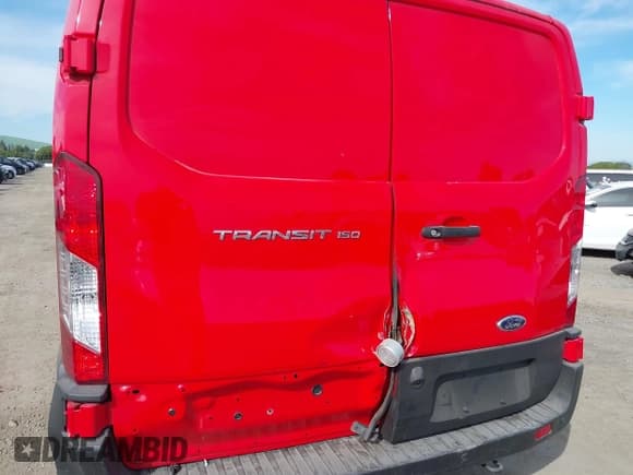 ✅ 2023 Ford Transit Cargo • VIN: 1FTYE1Y86PKB96268 • Lot: 41594911. Wystawiony na IAAI z przebiegiem 7 336 mil. Bezpłatny archiwum sprzedaży aukcyjnych z USA i szczegółowy raport historii pojazdu na DreamBid. Zdjęcie 6.