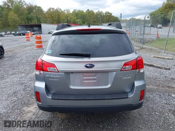 ✅ 2011 Subaru Outback Limited Power Moon • VIN: 4S4BRCLC8B3422634 • Lot: 43318851. Listed on IAAI with 182,428 mi. Free auction sales archive from the USA and detailed vehicle history report at DreamBid. Image 16.