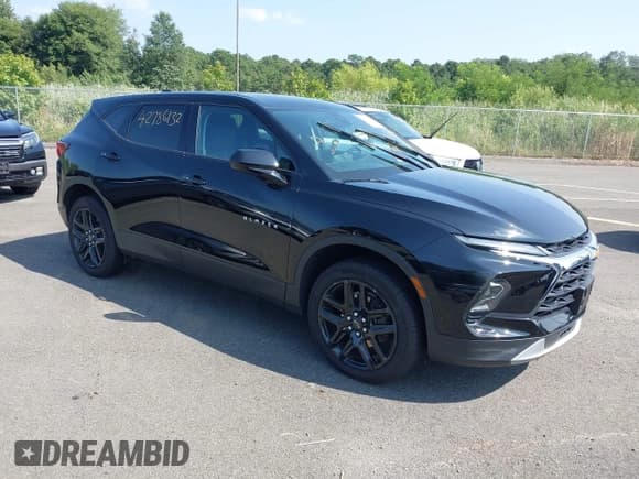 ✅ 2023 Chevrolet Blazer LT • VIN: 3GNKBHR42PS221987 • Lot: 42786132. Wystawiony na IAAI z przebiegiem 17 087 mil. Bezpłatny archiwum sprzedaży aukcyjnych z USA i szczegółowy raport historii pojazdu na DreamBid. Zdjęcie 1.